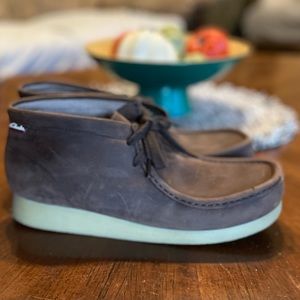 Mens Clark’s shoes size 9.5.